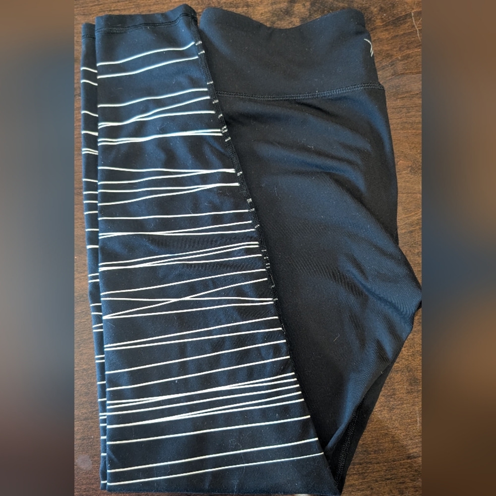 Old Navy Go Dry Fitted Leggings Black with White Stripes